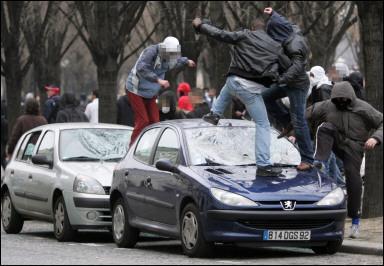 Polémique : l'immigration, une chance pour la France ? - Page 32 Casseurs-3-f9957